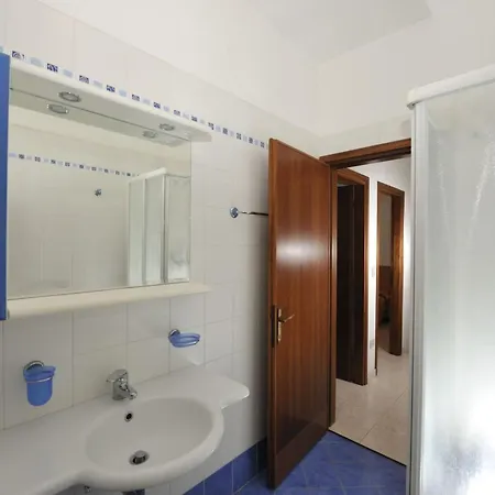 Апартаменти Two-bedroom Flat With Balcony And Private Garden - By Beahost *