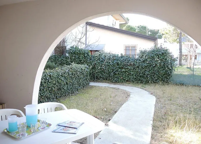 Private Garden With Fireplace Daire